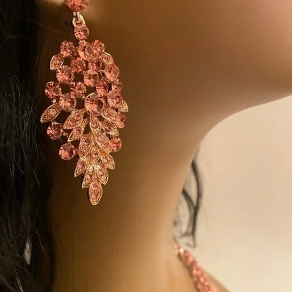 🌺Austrian Crystal Bib Necklace and Earring set - Picture 4 of 5